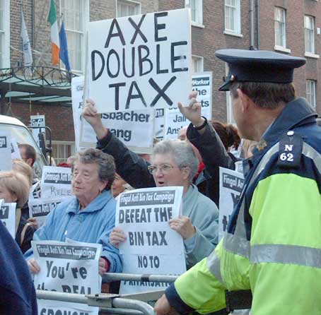 Image via http://anarchism.pageabode.com/andrewnflood/dail-protest-blockades-bin-tax-campaign